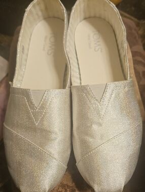 TOMS Sparkly Silver Flats 8